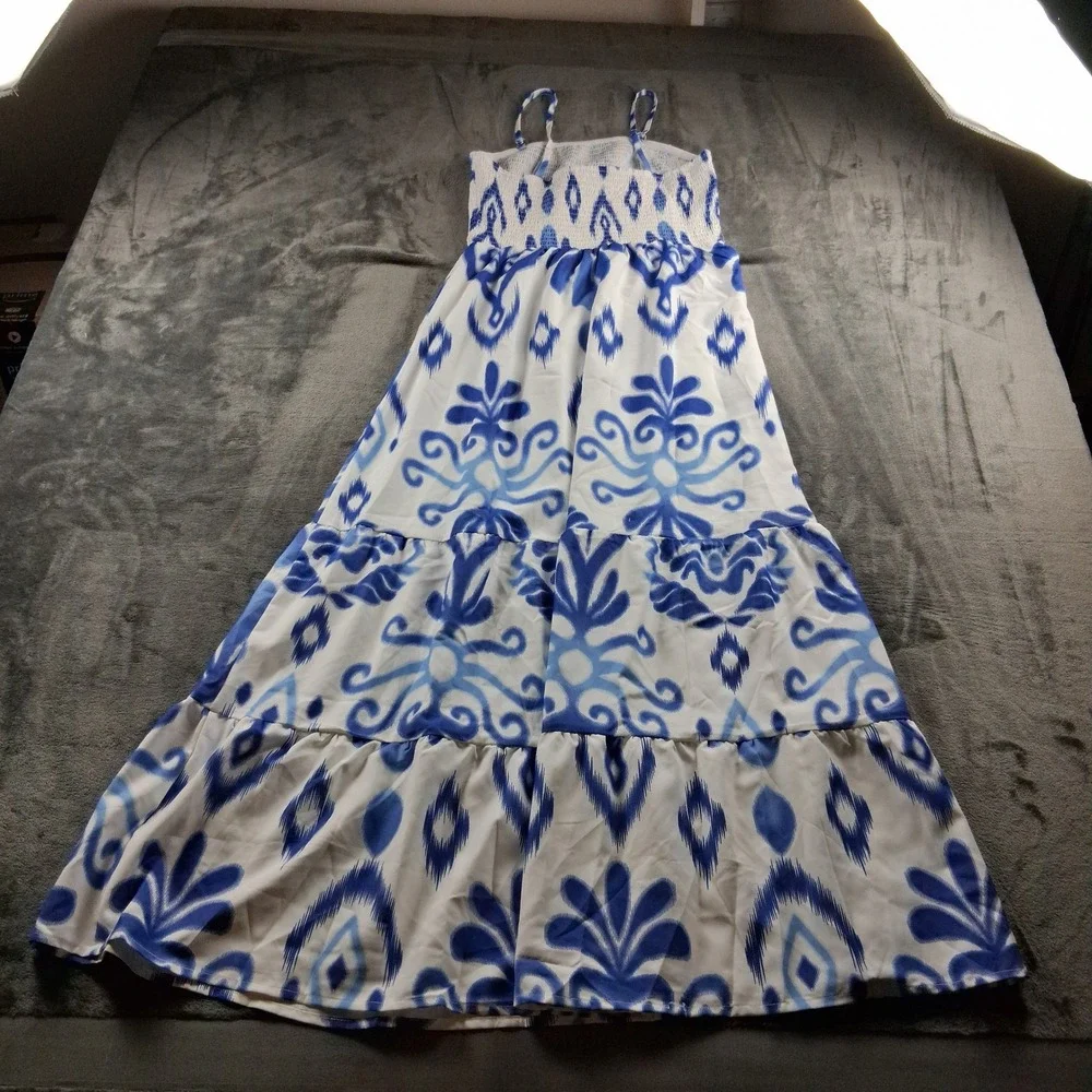 NWT Cupshe Maxi Dress Womens Medium Blue White Ikat Smocked Tiered Boho - Picture 3 of 9